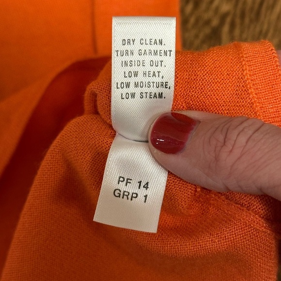 St. John Women’s Orange Silk Cashmere Short Sleeve Sweater Top Size Small - Picture 8 of 8